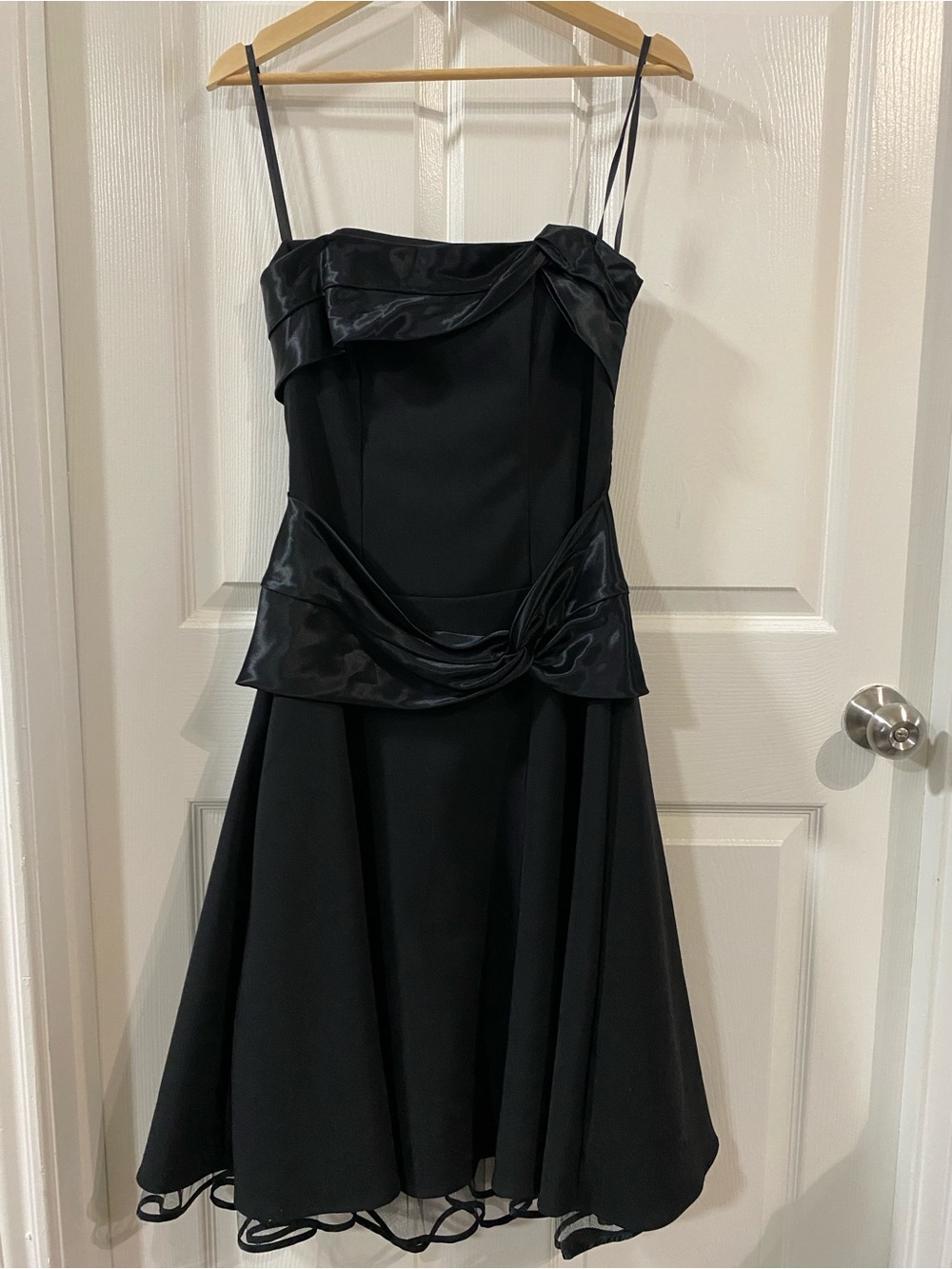 B Darlin Sleeveless Black Satin-Trim Cocktail Dress Vintage Y2K Homecoming Retro